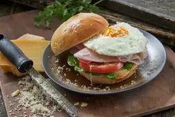 Sandwich de Huevo, Queso Gruyere y Jamón