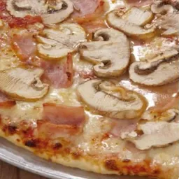 Pizza Tocineta y Champiñones
