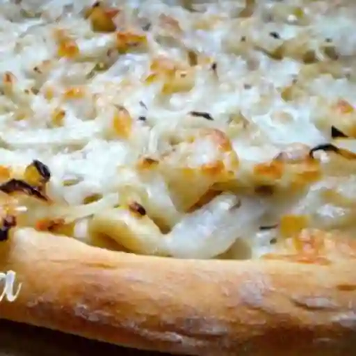 Pizza Pollo y Cebolla 