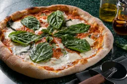 Pizza Mozzarella Fresca y Albahaca