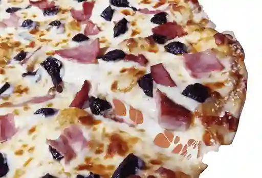 Pizza Ciruelas con Tocinetas
