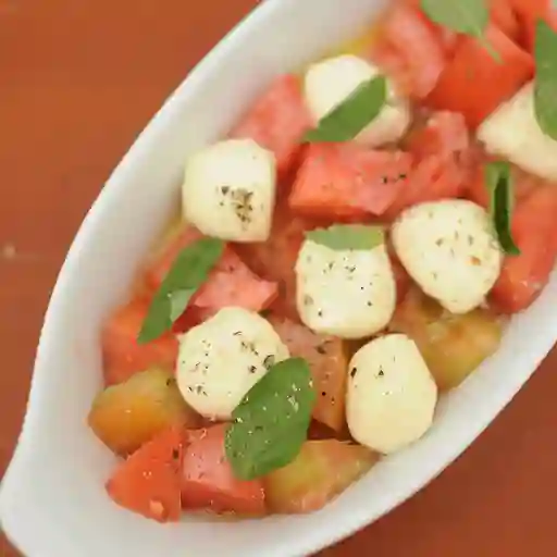 Ciliegines con Tomates y Albahaca