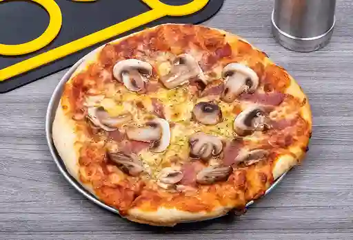 Pizza Zetas y Jamón Serrano