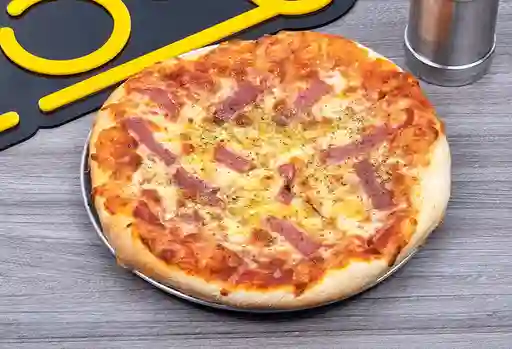 Pizza 4 Quesos y Jamón Serrano