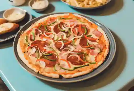 Pizza Trilogía de Carnes