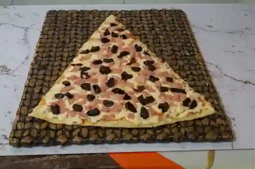 Pizza Triangular Tocineta Ciruelas