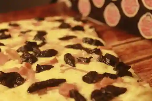 Pizza Small Tocineta con Ciruelas