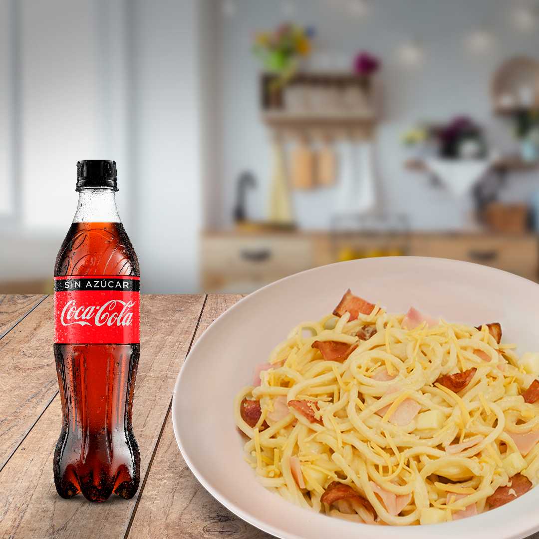 Spaghetti Carbonara y Gaseosa