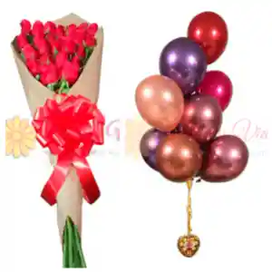 24 Rosas en bouquet. 8 globos Cromado en helio y ferrero corazó