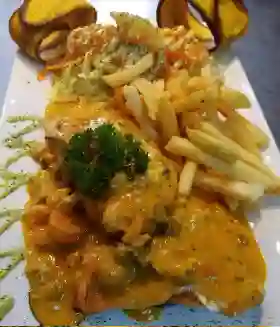 Salmón en Salsa de Mariscos