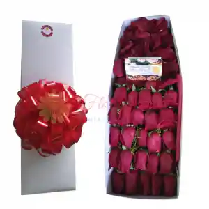 Petalos 24 Rosas En Caja Con Follaje. Manta. Moño Y