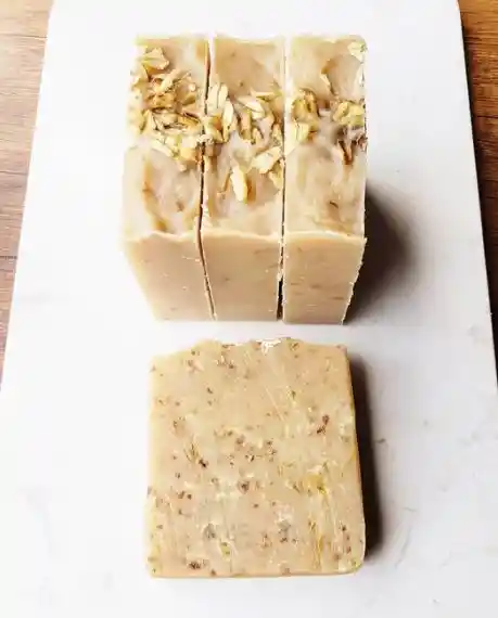 Jabón de avena y miel con aceite de almendras y oliva