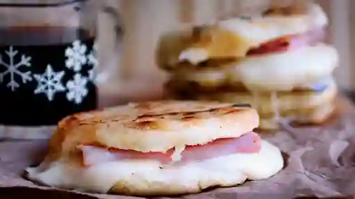 Arepa Jamón y queso