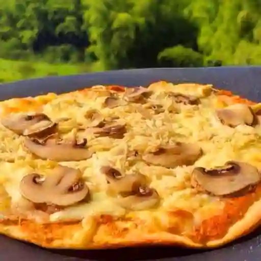 Pizza de Pollo y Champiñones