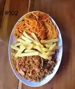 102.Espaguetis y Salsa Tomate+jugo 250Ml
