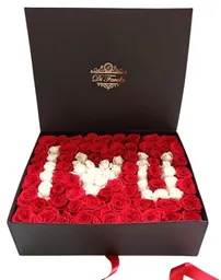 Arreglo gloral en Estuche I Love You Grande. Rosas exportacion