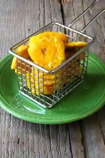 Patacón con Hogao
