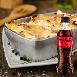 Lasagna de Pollo Carbonara + Coca Cola