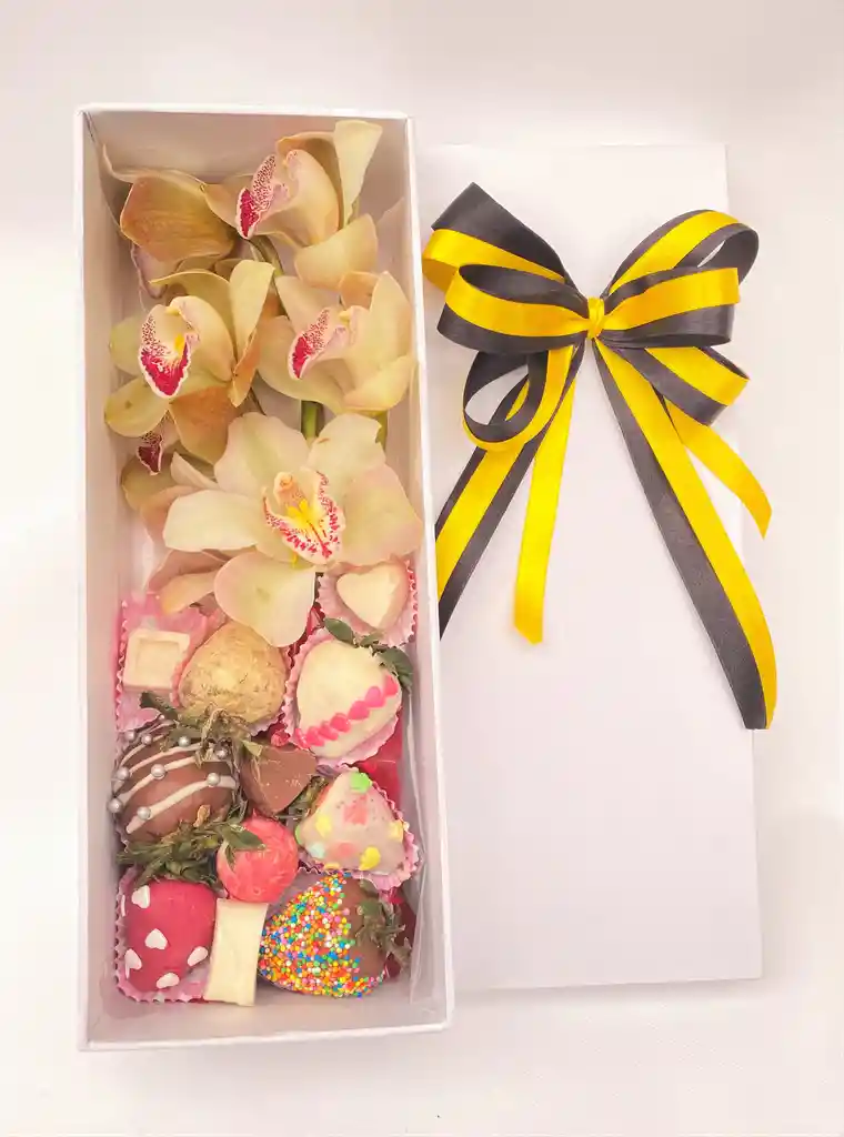 Orquidea Caja Y Fresas