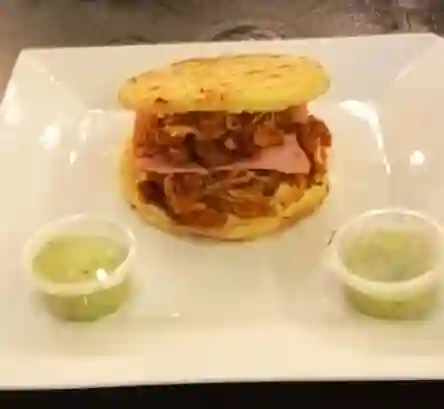 Arepa con Todo