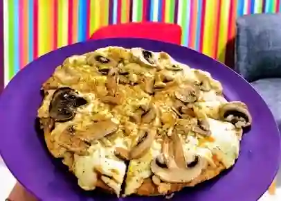 Pizza Personal Queso con Champiñones