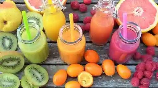 Jugos Naturales en Agua