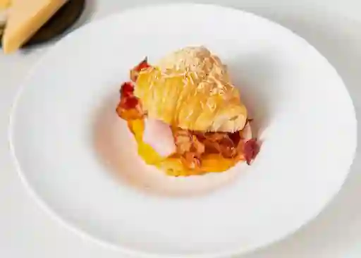 Croissant de Pavo y Tocino.