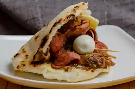 Arepa Carne Chorizo