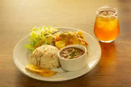 Pollo Guisado