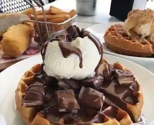 Waffles de Chocolate con Helado