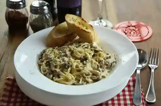 Spaguettis Pollo Champiñón