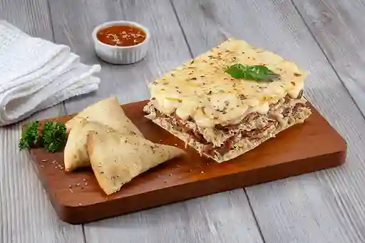 Lasagna pollo, champiñon y tocineta