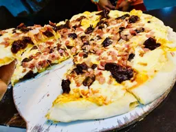 Pizza Tocineta con Ciruela