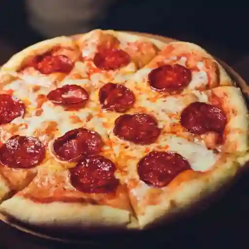 Pizza Jamón y Salami