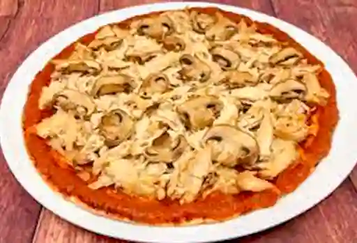 Pizza Pollo y Champiñones Mediana