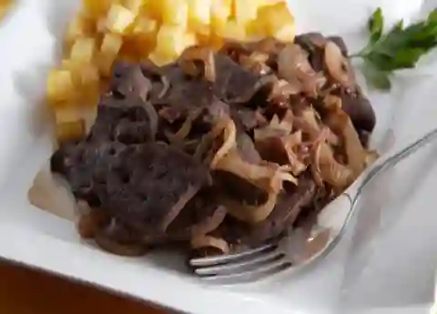 Bandeja de Hígado Encebollado