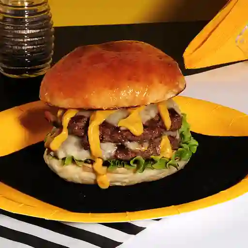 Hamburguesa Doble Carne y Papas