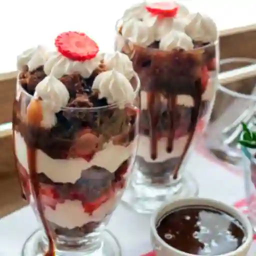 2 Vasos de Fresas con Crema y Brownie