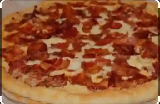 Pizza Tocineta y Pepperoni