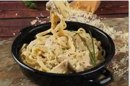 Pasta Alfredo con Pollo