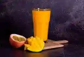 Jugo Natural Maracumango en Agua