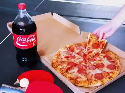 Pizza Grande + Coca Cola Original 1.5L