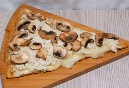 Pizza de Pollo con Champiñones