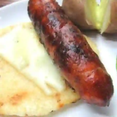 Chorizo con Arepa