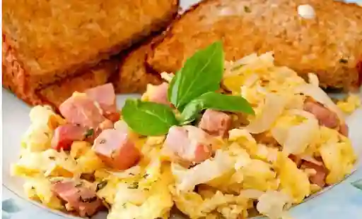 Huevos con Jamón Queso Pan y Café