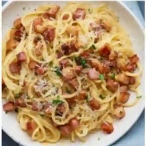 Pasta Carbonara y Bebida