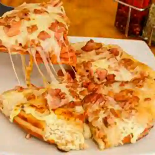 Pizza de Carnes Súper Estofada