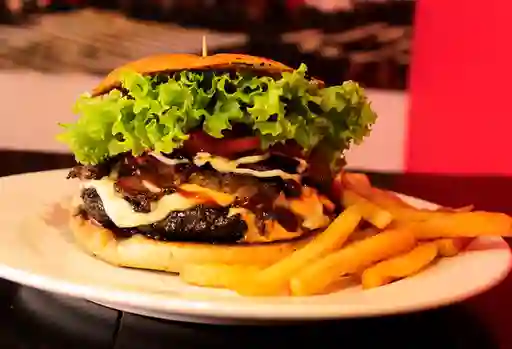 Hamburguesa Angus con Papas y Tocineta