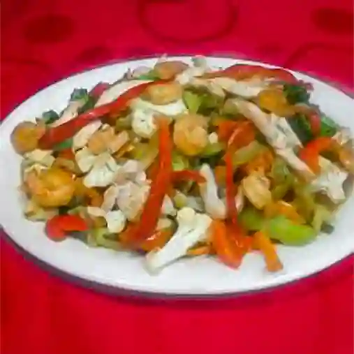 Chop Suey con Pollo y Camarones