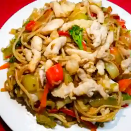 Chow Mein con Pollo